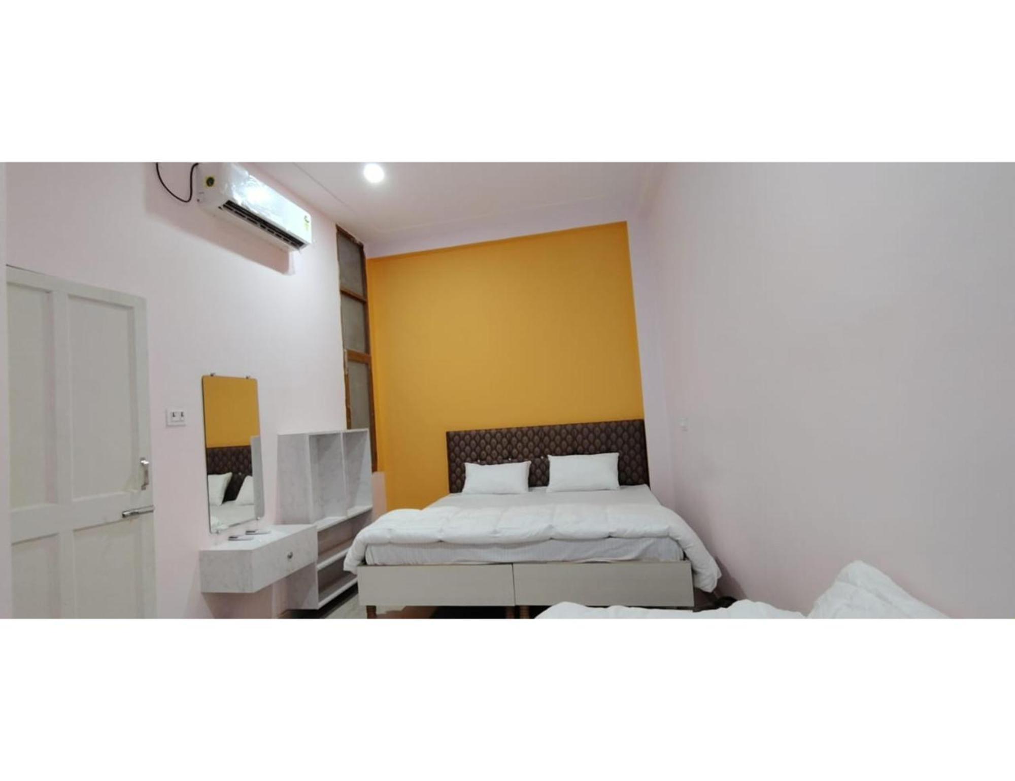 Shree Puram Hotel Varanasi Exterior foto